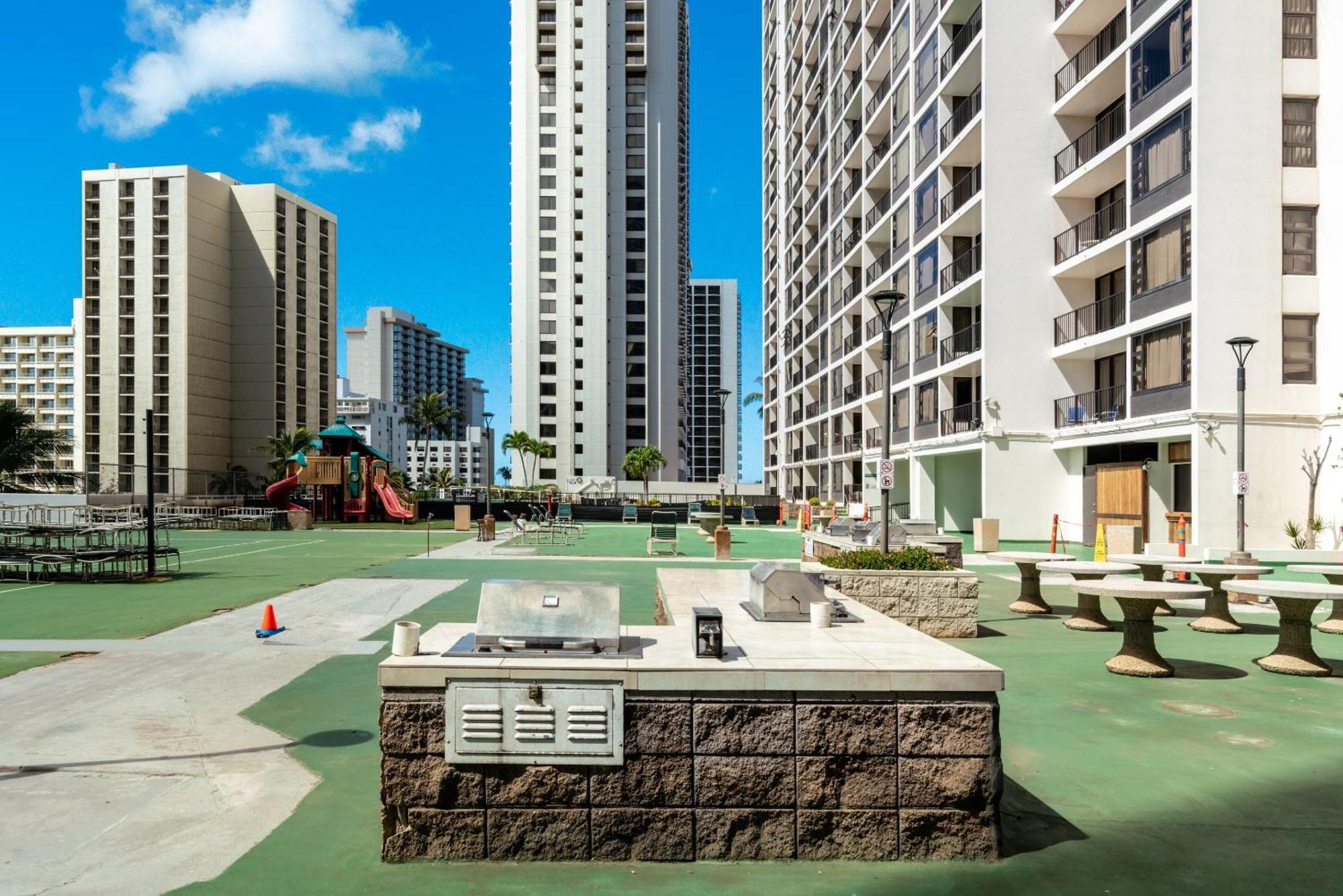 Enjoy The Waikiki Banyan With Ocean Fun, Amenities, And Prime Location! Honolulu