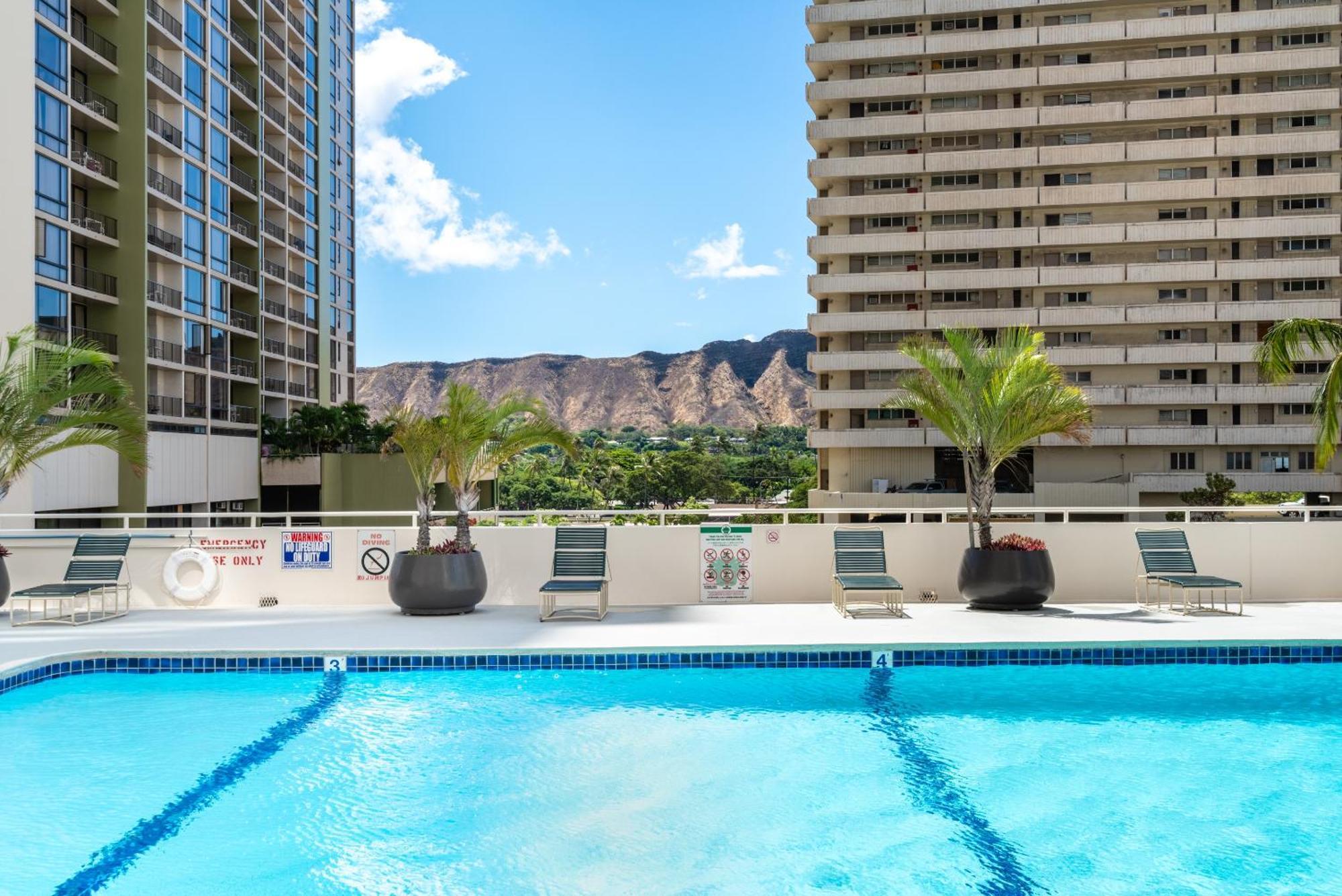Enjoy The Waikiki Banyan With Ocean Fun, Amenities, And Prime Location! * Honolulu
