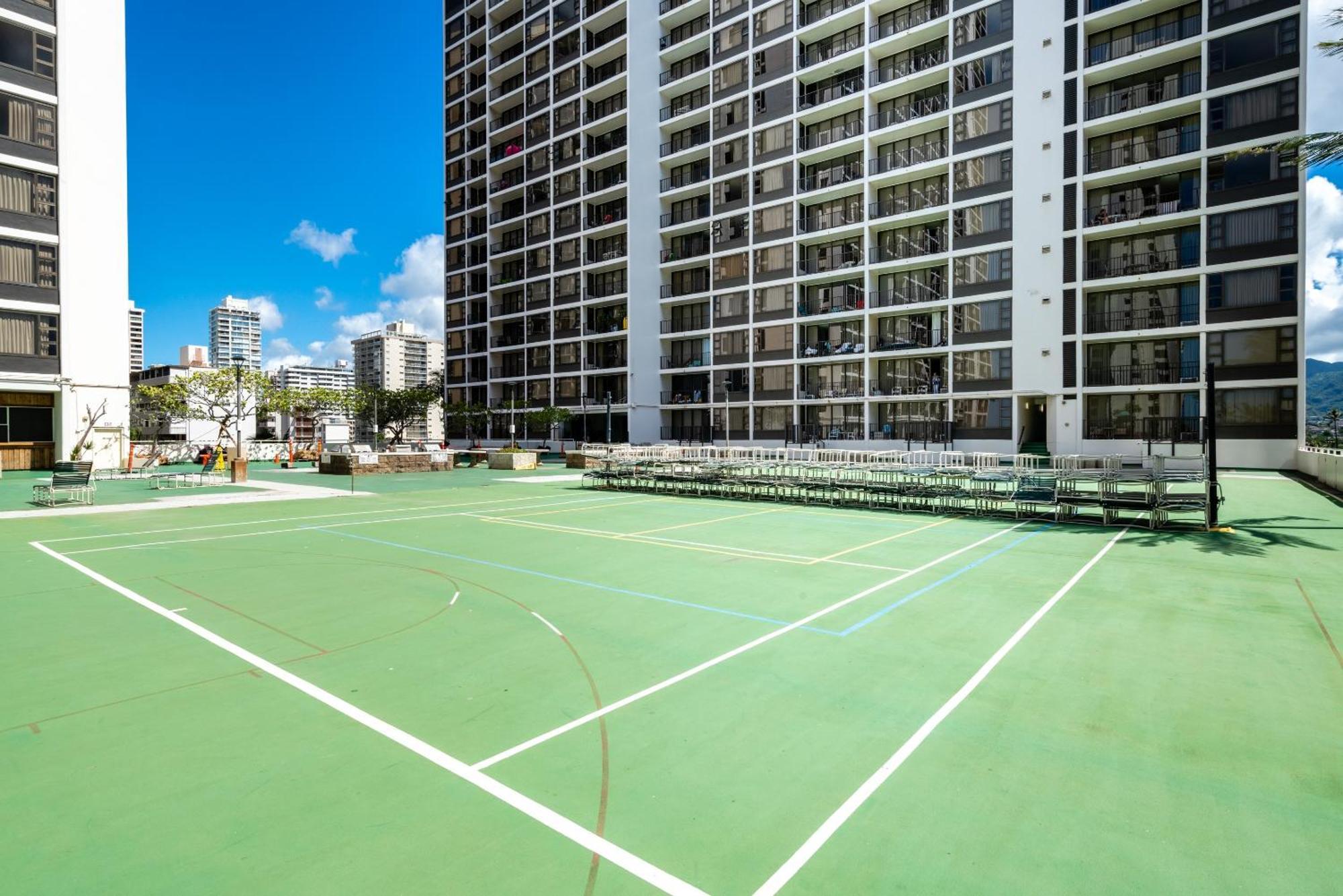 Enjoy The Waikiki Banyan With Ocean Fun, Amenities, And Prime Location! Honolulu