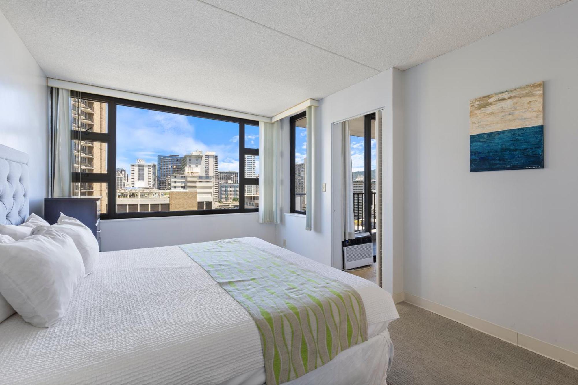 Enjoy The Waikiki Banyan With Ocean Fun, Amenities, And Prime Location! * Honolulu