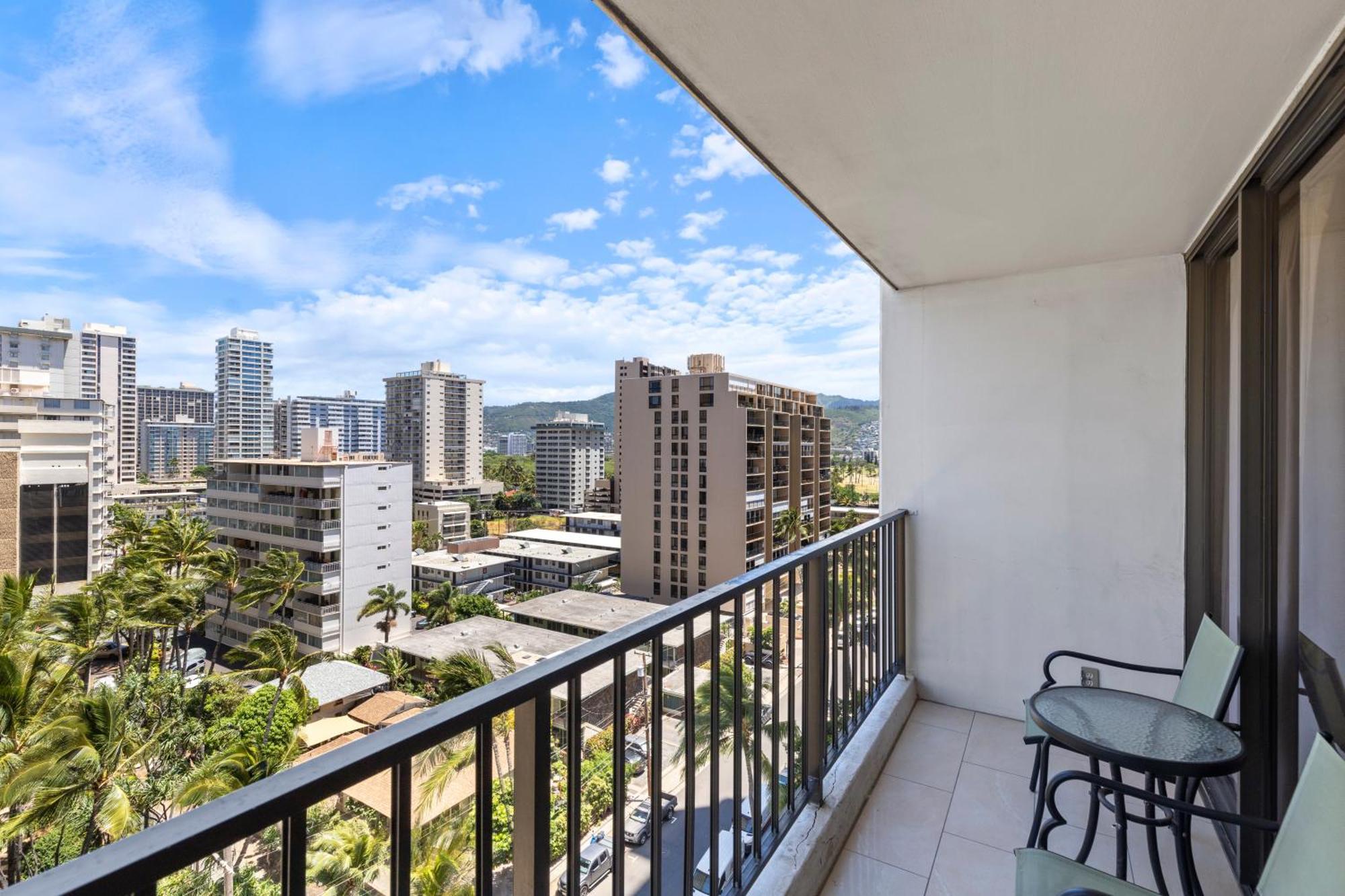 Apartment Enjoy The Waikiki Banyan With Ocean Fun, Amenities, And Prime Location! *