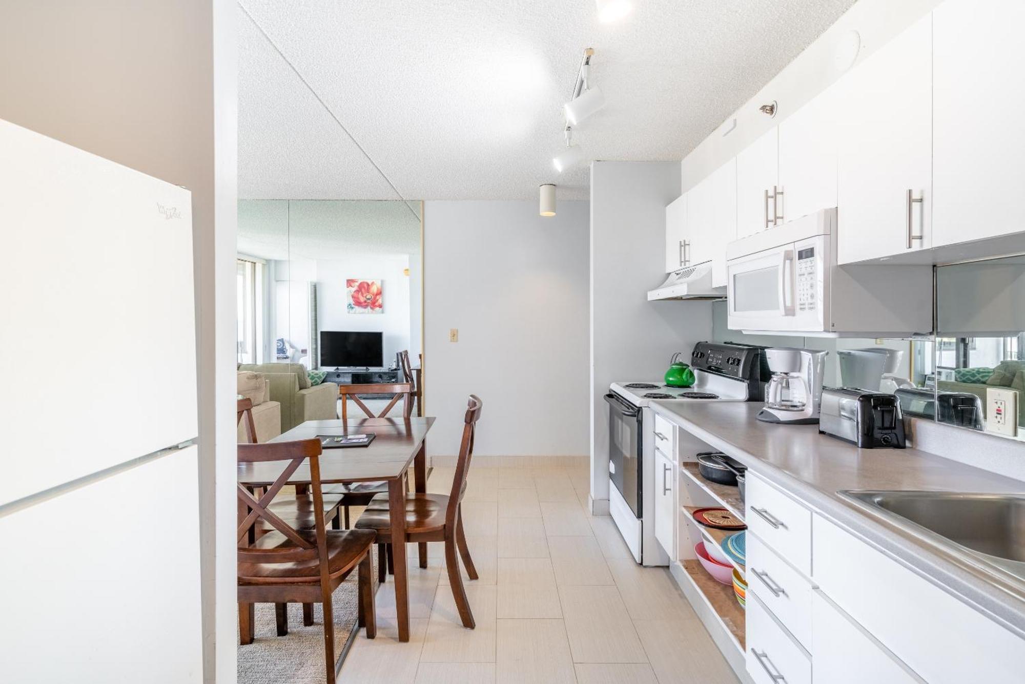 Enjoy The Waikiki Banyan With Ocean Fun, Amenities, And Prime Location! *