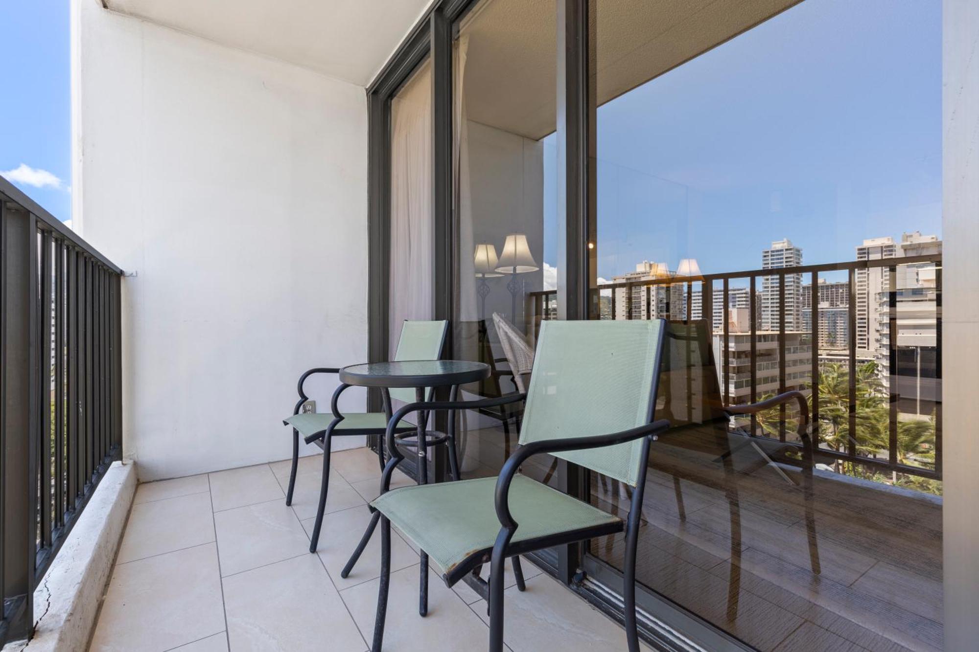 Enjoy The Waikiki Banyan With Ocean Fun, Amenities, And Prime Location! Honolulu