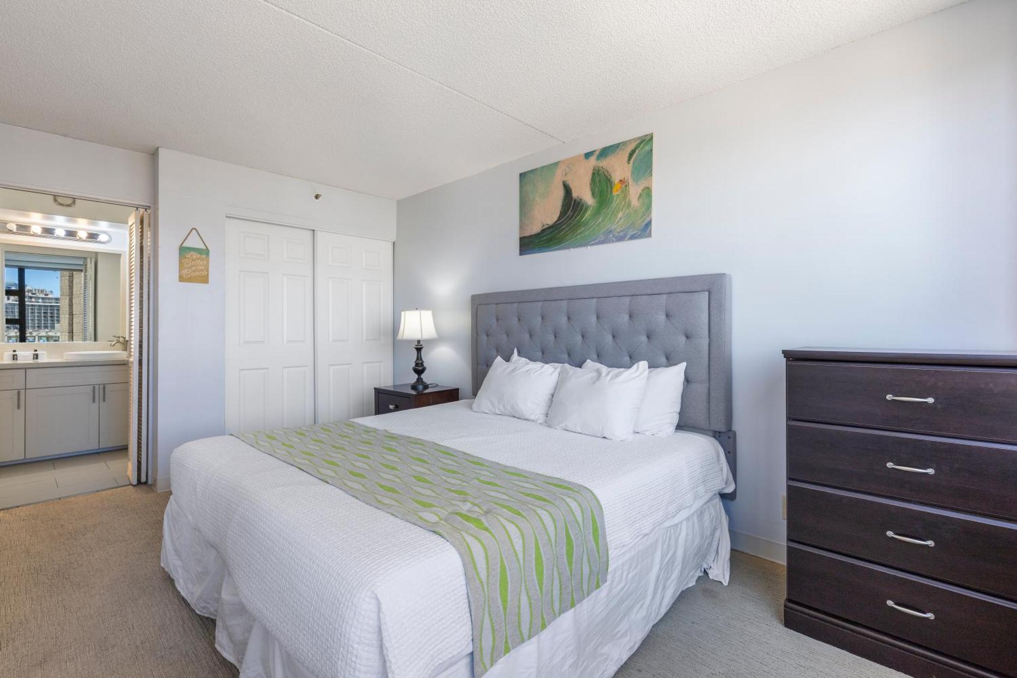 Enjoy The Waikiki Banyan With Ocean Fun, Amenities, And Prime Location! Honolulu