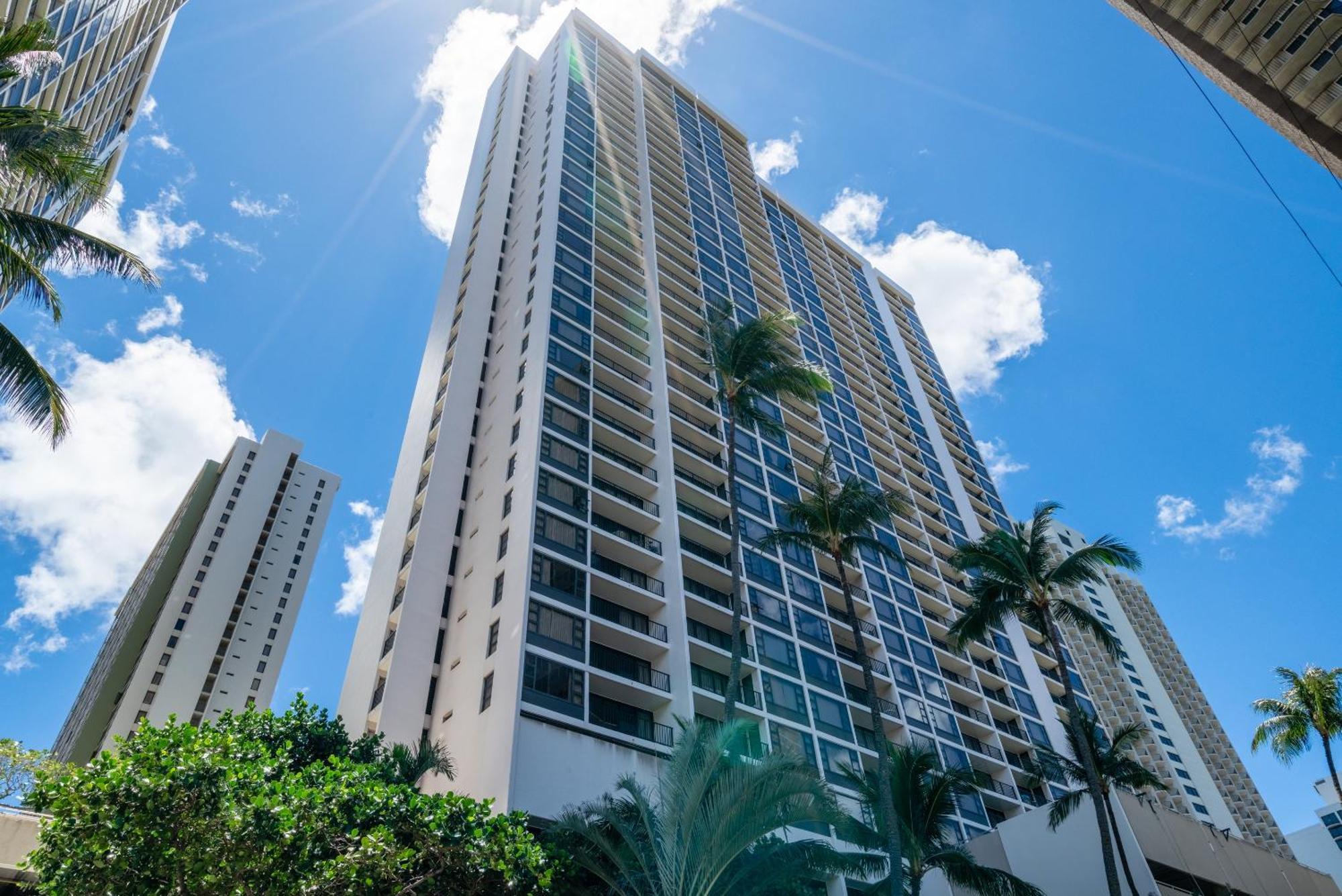 Apartment Enjoy The Waikiki Banyan With Ocean Fun, Amenities, And Prime Location! Honolulu
