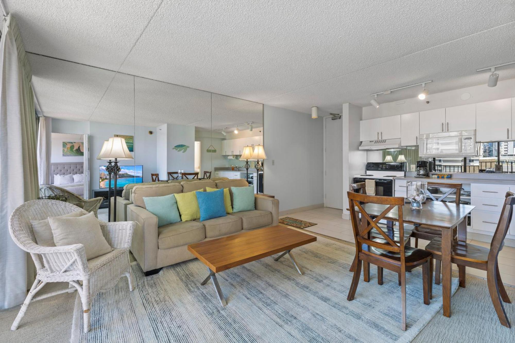 Enjoy The Waikiki Banyan With Ocean Fun, Amenities, And Prime Location! * Honolulu