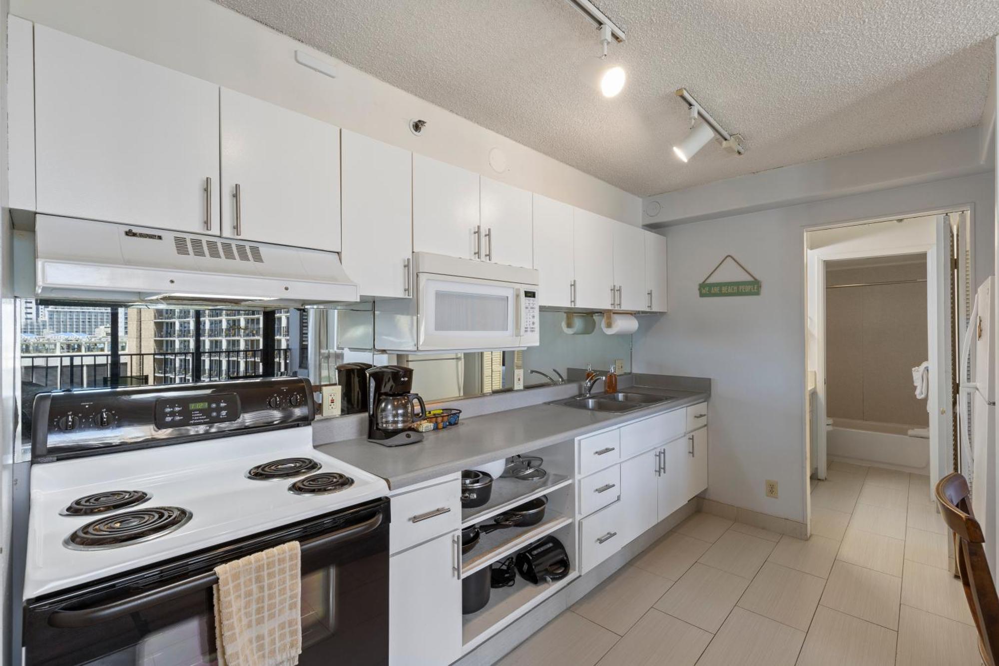 Enjoy The Waikiki Banyan With Ocean Fun, Amenities, And Prime Location!