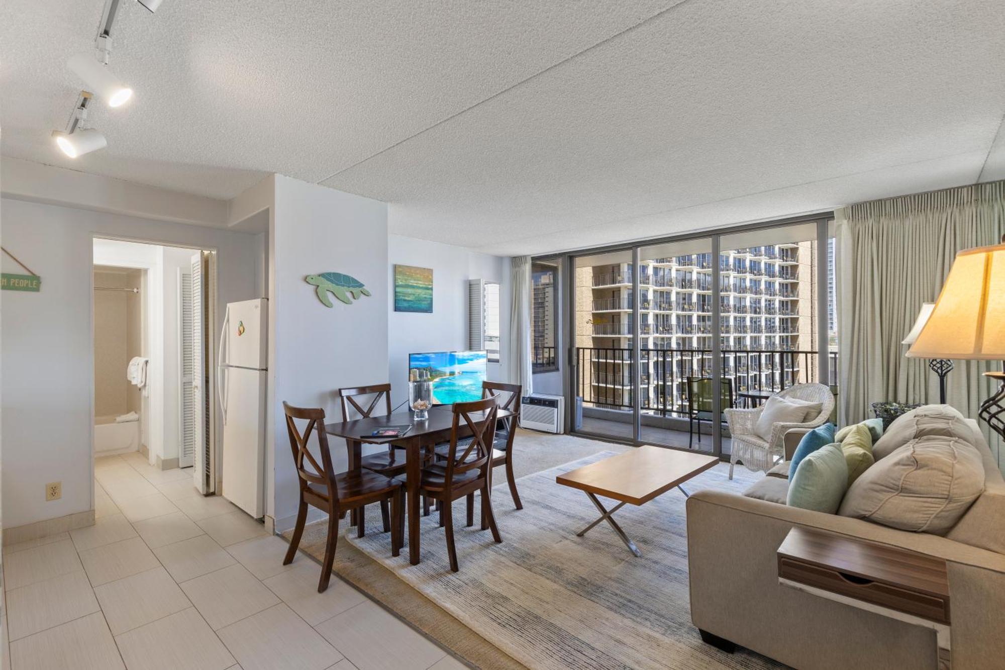 Apartment Enjoy The Waikiki Banyan With Ocean Fun, Amenities, And Prime Location!