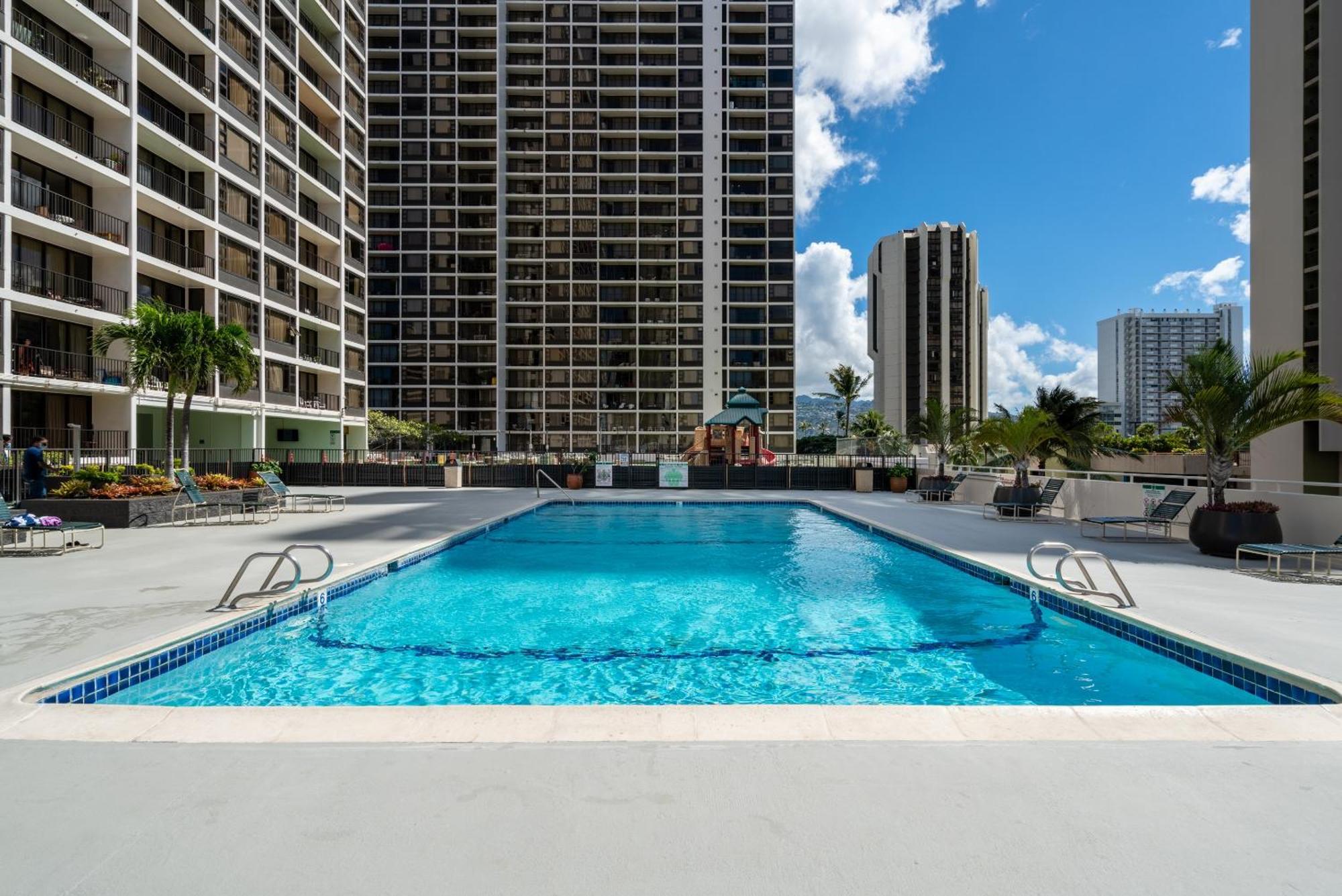 Enjoy The Waikiki Banyan With Ocean Fun, Amenities, And Prime Location! Apartment Honolulu