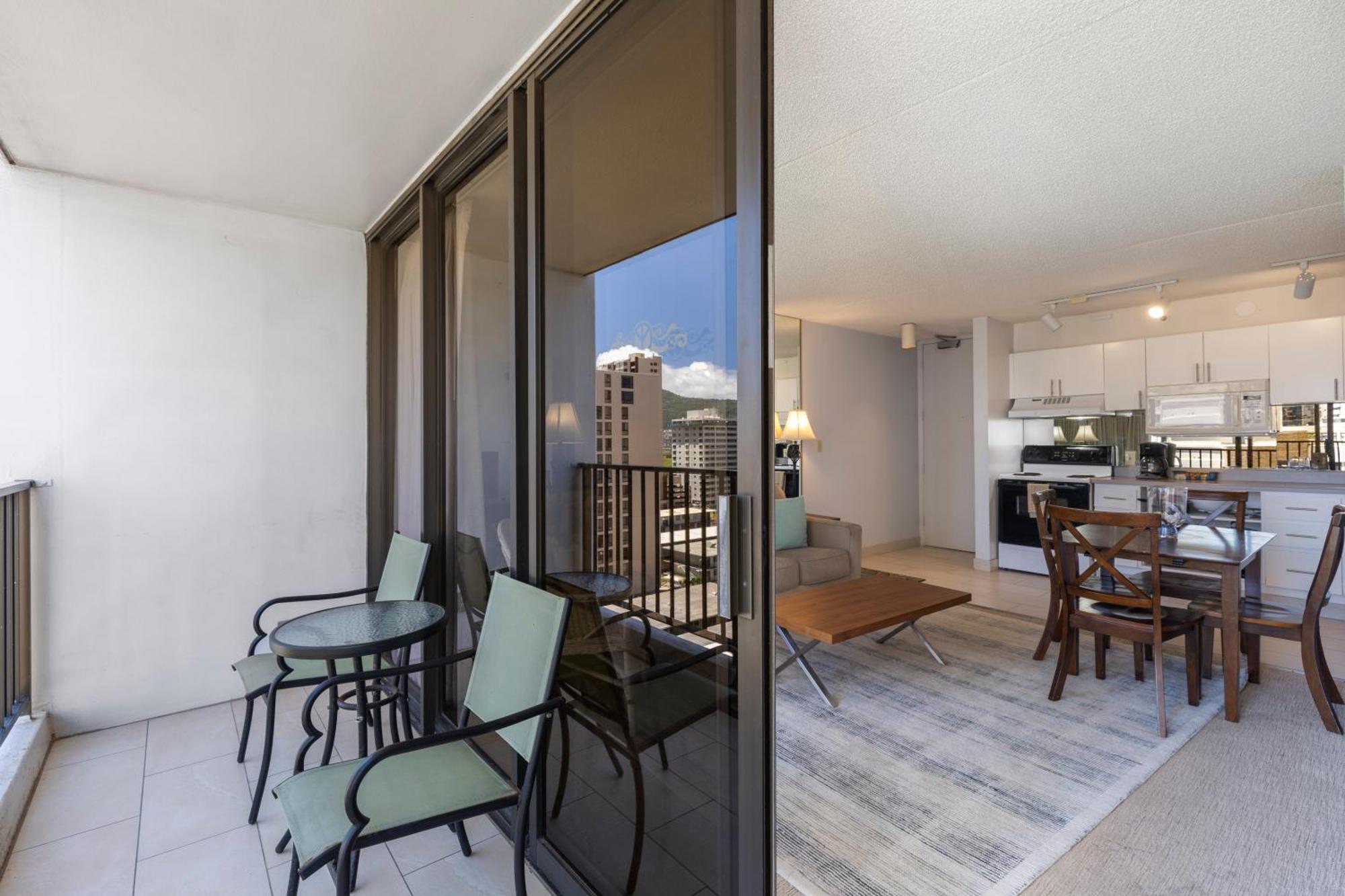 Apartment Enjoy The Waikiki Banyan With Ocean Fun, Amenities, And Prime Location!